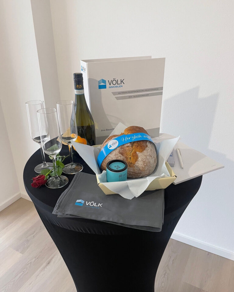 G³ Dietenheim Wohnungsübergabe Brot Salz Sekt